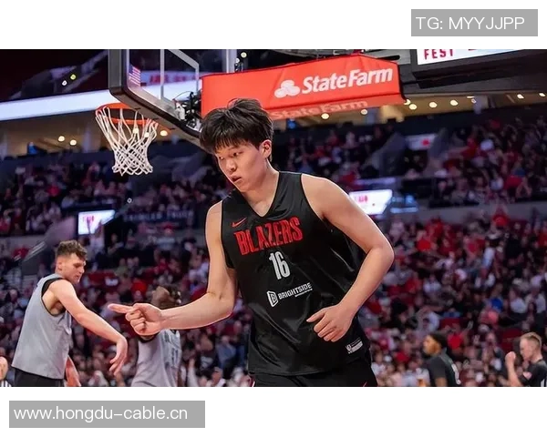 解说：尽管常规赛中杨瀚森面临挑战但我依然看好他的未来表现